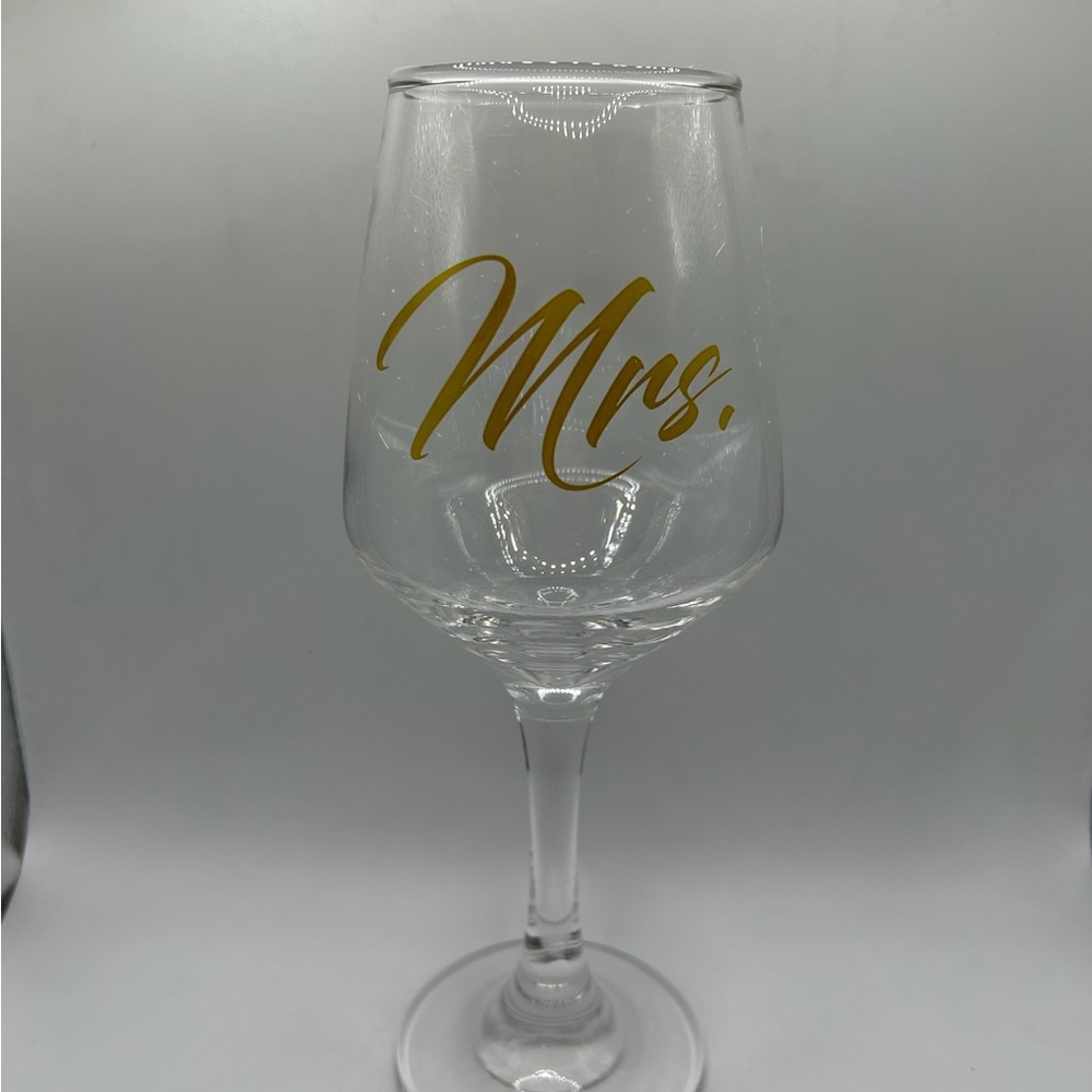 ‘Mrs.' Wine Glass - Festive Wedding Anniversary NEW